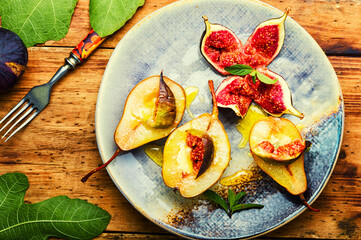 Wall Mural - Baked pear with figs