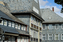 Schieferverkleidete Häuser In Der Historischen Altstadt (Teil Der Weltkulturerbestätten Der UNESCO) In Goslar An Den Nordwestlichen Ausläufern Des Harzes In Niedersachsen.