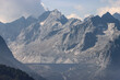 Imposante Bergeller Gipfel über dem Albigna Stausee; Staumauer mit Punta Pioda (3237m) 