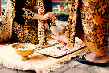 Wall Mural - Javanese wedding dress, wedding ceremony	
