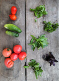 Fototapeta  - świeże  warzywa na drewnianym stole pomidory bazylia ogórki