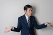 © 茂輝 田代 - スーツ姿の男性