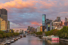 Australia, Melbourne, Victoria, Yarra River Canal In Southbank At Dawn With Evan Walker Bridge In Background