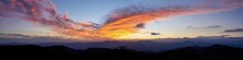 日出ヶ岳から見た鳥が羽を広げたような幻想的なパノラマ夕焼け情景＠大台ヶ原山、奈良
