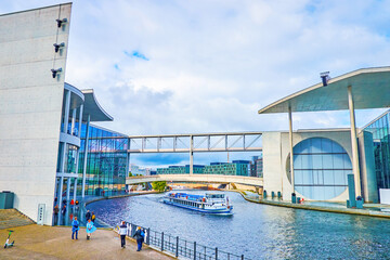 Canvas Print - The tourist boat in Government quarter of Berlin, Germany