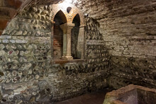 The Basement With The Tomb Of Juliet In The Place Called Juliet Tomb - Tomba Di Giulietta In Verona City, Italy.