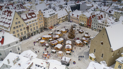 Wall Mural - Christmas market in snow clad old Tallinn