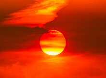 Beautiful Scene Of The Sun In The Golden Orange Sky