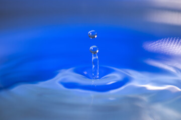 Canvas Print - Selective focus shot of waterdrop splash