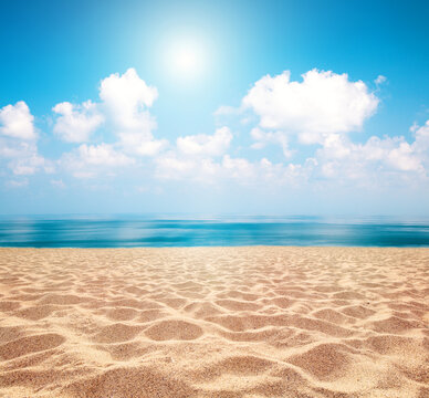 Fototapete - Beautiful sandy beach and tropical sea