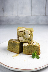 Brownis matcha green tea or brownies matcha green tea cake.