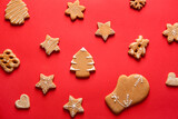 Fototapeta Na drzwi - Different gingerbread cookies on red background
