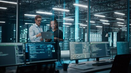 Leinwandbilder - Big Data Center Server: Female e-Business Enrepreneur and Male IT Specialist talk, Use Laptop. Information Technology Engineer and System Administrator Monitoring Web Services Cloud Solution Software