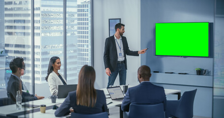 Leinwandbilder - Office Conference Room Meeting Presentation: Handsome Businessman Talks, Uses Green Screen Chroma Key Wall TV. Successfully Presenting e-Commerce Product to Group of Multi-Ethnic Investors