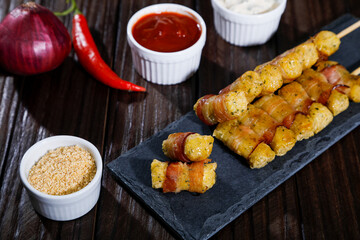 Cassava skewers wrapped in bacon, cassava medallion.