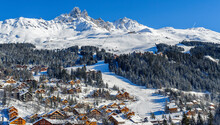 France, Savoie (73), Méribel, Les 3 Vallées, Aux Pieds Des Pistes De Ski.