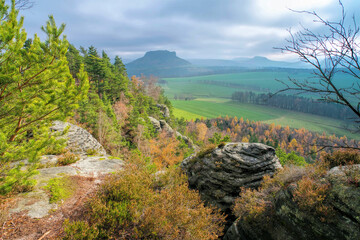 Sticker - der Berg Lilienstein vom Rauenstein aus, in der Sächsischen Schweiz - mountain Lilienstein view from mountain Rauenstein in Elbe Sandstone Mountains