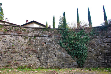 Canvas Print - L'ex abbazia di Vertemate nel comune di Vertemate con Minoprio, in provincia di Como.