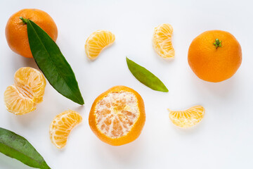 Wall Mural - Whole tangerine and its wedges. Mandarin stages. Background with tangerines