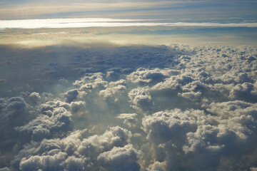 구름 위를 날아가는 여행