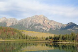 Fototapeta Krajobraz - lake and mountains, Jasper National Park, Alberta