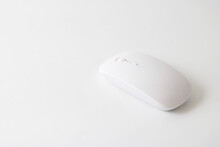 

A White And Minimalistic Wireless Mouse With 2 Buttons And 1 Scrollwheel