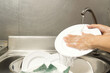 rinse and drain, as usual, the oily stain be removed, kitchen tips