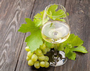 Wall Mural - White wine glass and white grape