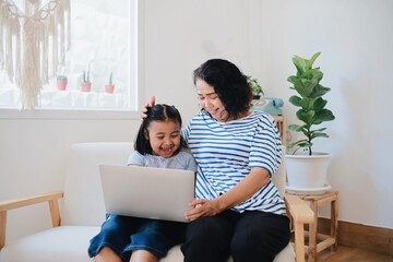 Canvas Print - couple using laptop at home