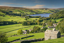 Gouthwaite Reservoir, Dales Barns And Dry Stone Walls In Nidderdale, The Yorkshire Dales, Yorkshire