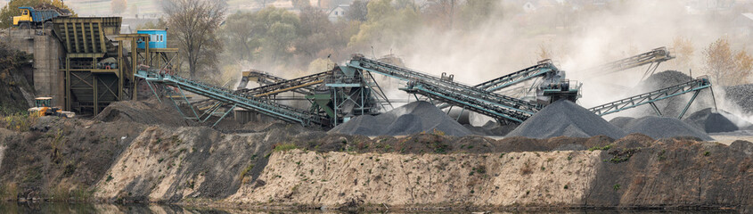 The granite plant produces various fractions of stone.