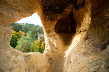Höhle Aus Sandstein Mit Säulen In Den Klusfelsen Im Harz Gebirge In Deutschland 