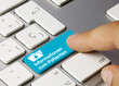 © momius - Informationen zum Patienten - Wort auf blauen taste.