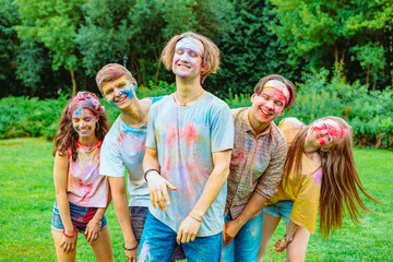 Canvas Print - young happy friends at holi fest