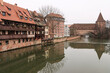 Romantisches Nürnberg; Pegnitzpartie an der Unteren Kreuzgasse (Blick von der Maxbrücke zur Hallertorbrücke)