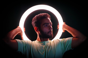 Wall Mural - man posing in front of the ring light