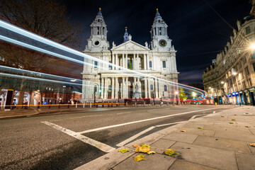 Canvas Print - Saint Paul's cathedral at night in London. England