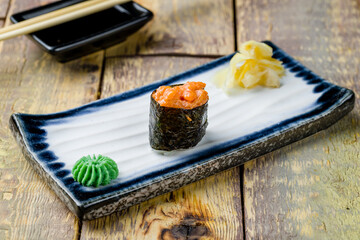 Sticker - Gunkan with a scallop sharp on wooden table