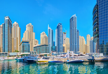 Canvas Print - The shipyards with yachts in Dubai Marina, UAE