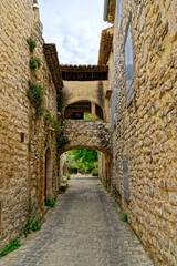 Canvas Print - Ruelle, La Garde-Adhémar, Drôme, Auvergne-Rhône-Alpes, France