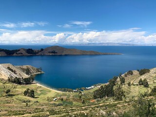 Canvas Print - Titicaca lake beautiful Island of Sun Isla del Sol in Bolivia South America. Ancient holy site of Inca. Perfect view Lake Titicaca, Cordillera Real Bolivian side and Peruvian shores. Idyllic nature.