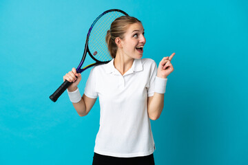 Wall Mural - Young woman tennis player isolated on blue background intending to realizes the solution while lifting a finger up