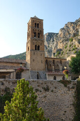 Wall Mural - Kirche in Moustiers-Sainte-Marie, Provence