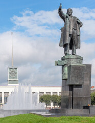 Canvas Print - Lenin statue