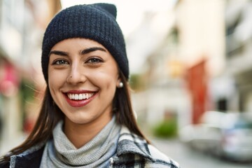 Wall Mural - Young hispanic woman smiling happy standing at the city.