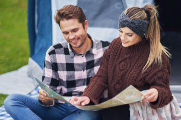 Poster - Young nice couple having fun on camping