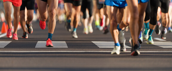 Poster - Marathon runners running on city road, large group of runners	