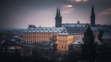 Wall Mural - Historische mittelalterliche Altstadt von Bamberg in Oberfranken in Bayern in Deutschland im Winter