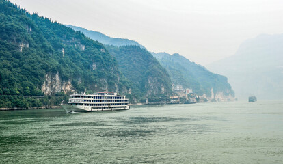 Wall Mural - Landscape along the banks of the Yangtze River in China