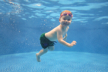 Underwater Baby swimming